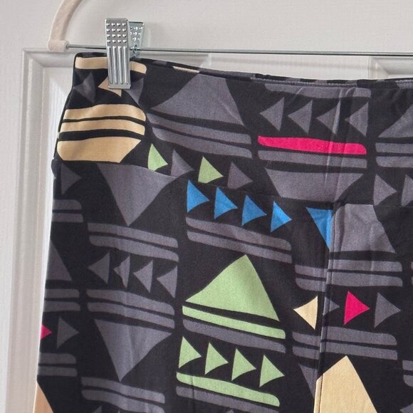 Lularoe Black Geometric Print Leggings TC Tall and Curvy New in Package - Picture 5 of 10